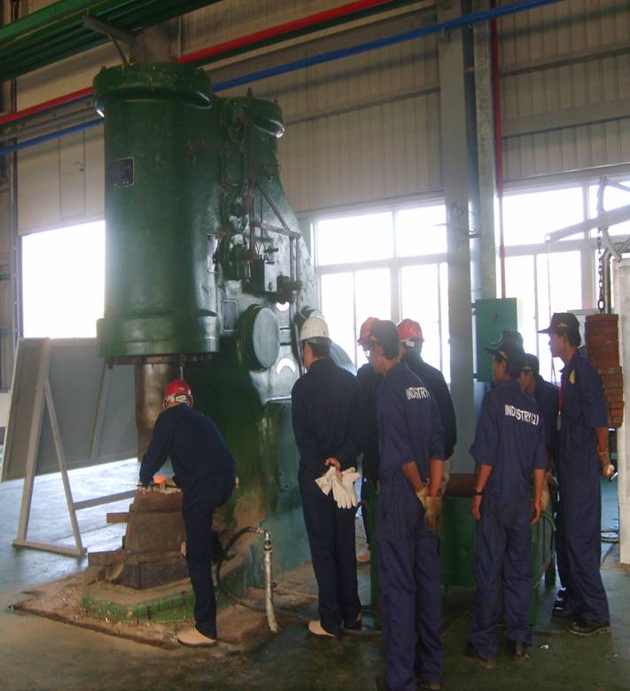 1噸大型鍛造空氣錘在緬甸使用